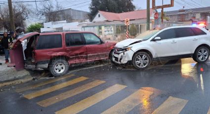 Nuevo Laredo: chofer no vio señal de alto y choca camioneta; acepta su culpa