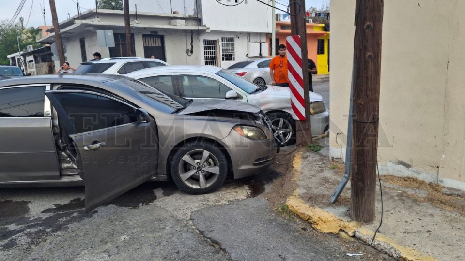 Un chico lastimado fue el resultado de este aparatoso accidente, en el que participaron paramédicos, personal de Protección Civil y Bomberos