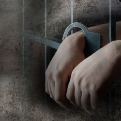 Atrapan a criminal por abusar de un menor en Laredo; enfrenta varios cargos