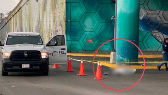 Abuelito muere al caer de un puente elevado en Tampico; auto lo 'remató' en el pavimento
