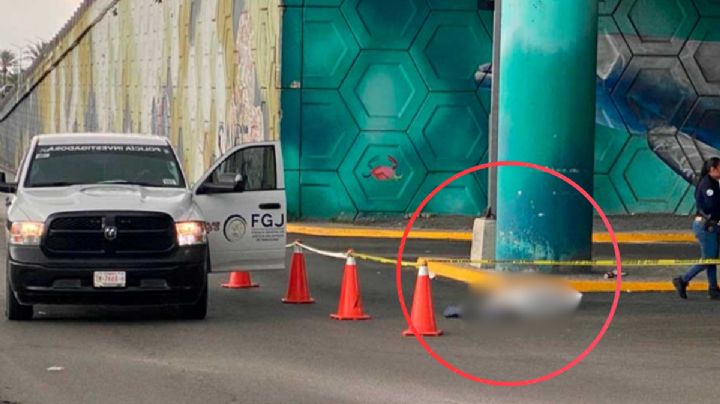 Abuelito muere al caer de un puente elevado en Tampico; auto lo 'remató' en el pavimento