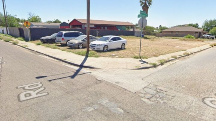 Hombre se arma con navaja en Laredo; vecinos lo sorprendieron tirando basura