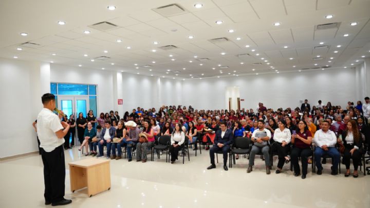 Impulsan cultura de respeto en Nuevo Laredo; personas con discapacidad destacan en poesía, canto y pintura