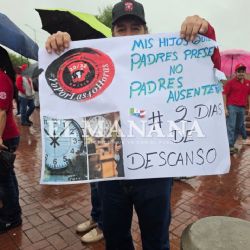 Entre consignas y pancartas marchan integrantes del SINITIS de Rheem en la avenida Guerrero | VIDEO