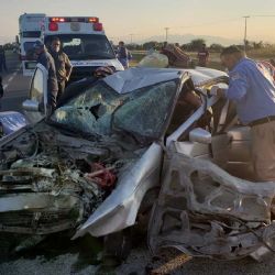 Se impactan contra muro en la Autopista a Laredo; milagrosamente salvan la vida
