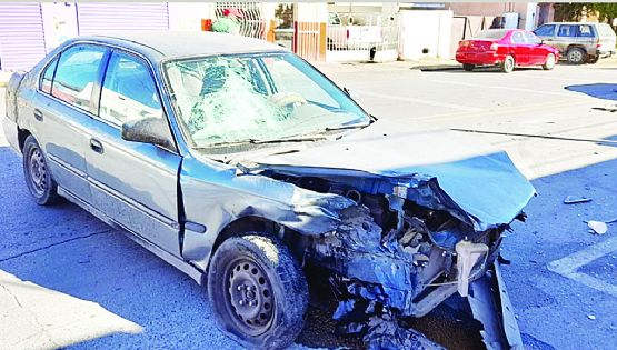 Estrella auto; hiere a esposa