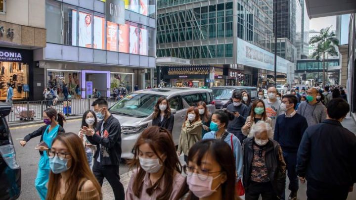 Tres pruebas covid en Hong Kong para toda la población tras el peor brote de contagios