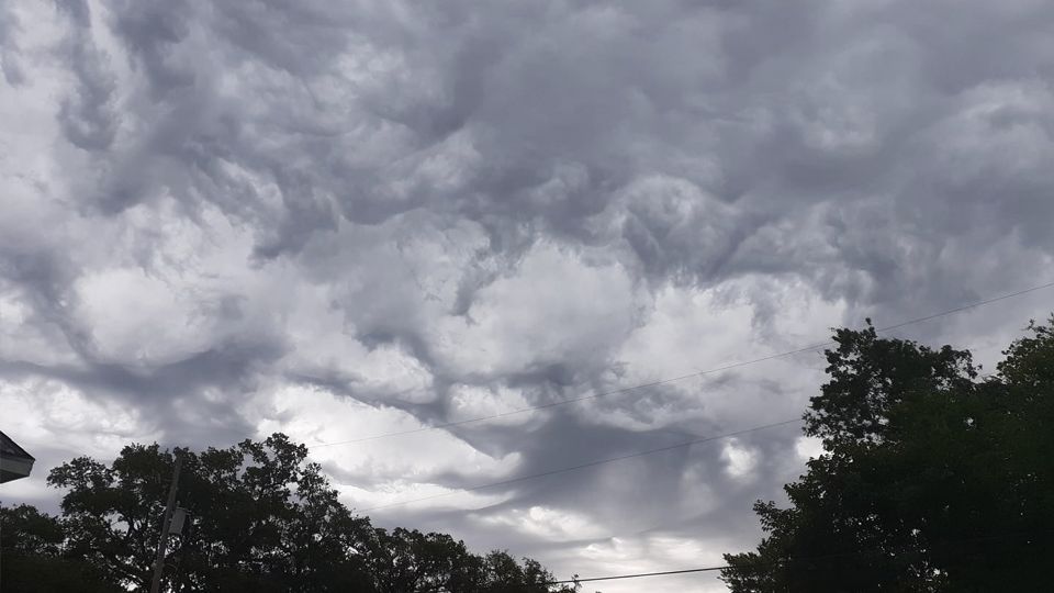 Las lluvias llegaron al fin para refrescar a la ciudad; entérate a qué hora aumentará la posibilidad de fuertes lluvias aquí