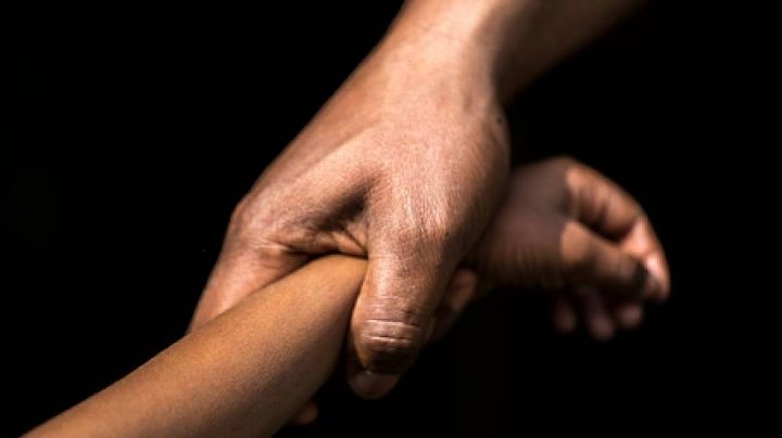 Hallan a niño muerto en hotel; su padre mandó foto a su madre por venganza