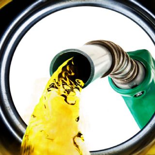 Golpe al bolsillo: gasolina sube en Laredo tras escalada en Medio Oriente