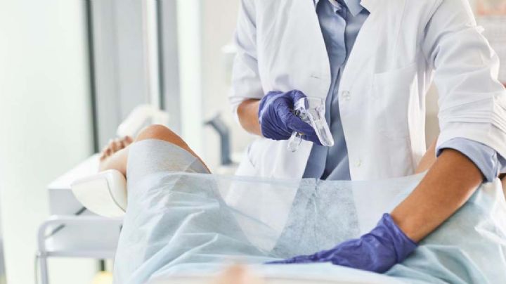 Ginecólogo ofrecía sexo sin condón como terapia; ya es investigado
