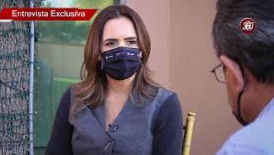 Clara Luz Flores precandidata de la Coalición Juntos Haremos Historia por Nuevo León