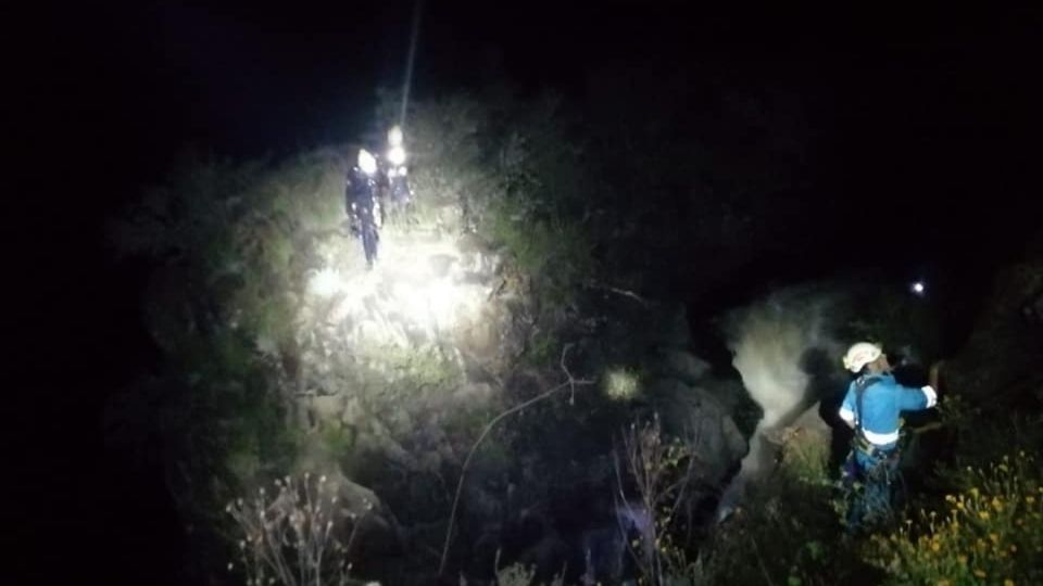 Hombre se encontraba en el mirador de la cascada El Saltito cuando resbaló y cayó 20 metros.