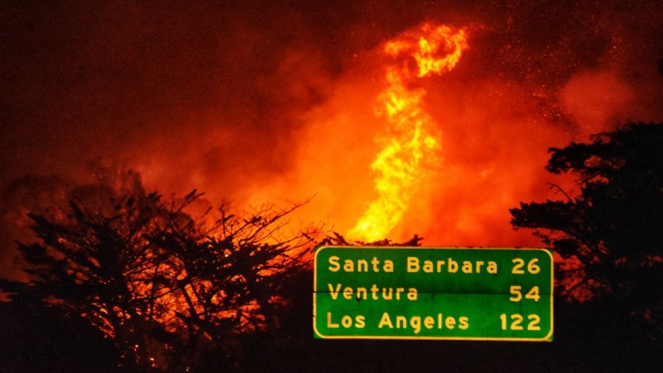 Los fuertes vientos evitan la participación de aviones anti-incendios