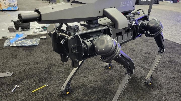 Crean perro robot con rifle integrado para ser usado como seguridad