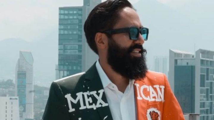 Carlos Muñoz se disculpa con mesero y le ofrece beca