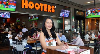 VIDEO: El nuevo uniforme de Hooters escandaliza en las redes sociales