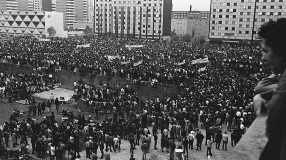 Miles de estudiantes realizaron un mitin en la Plaza de las Tres Culturas, ahí, muchos fueron asesinados.