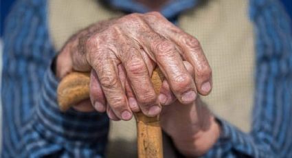 Mujer le robó 20 años de ahorro a su esposo, ella le dijo que él tenía Alzheimer