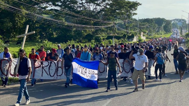 Avanza caravana de 6 mil migrantes en México; Texas movilizará a la Guardia Nacional