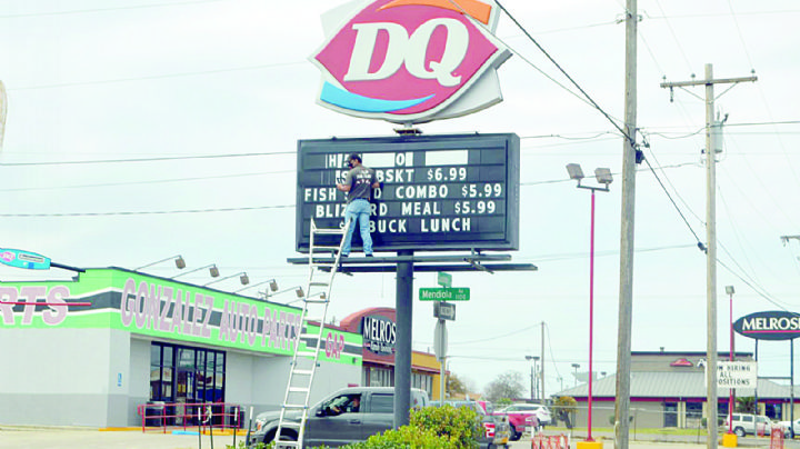 Faltan empleados en los comercios de Laredo, Texas
