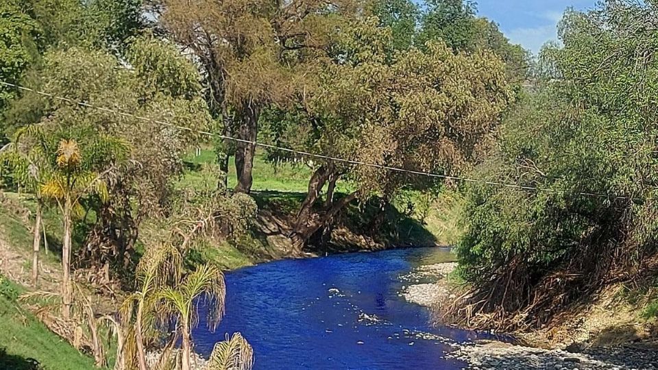 Las autoridades descartaron que la tonalidad del río presentase un riesgo grave para la población