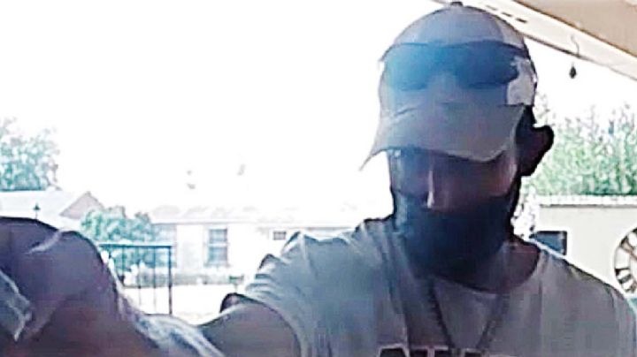 Buscan a sujeto por robar adornos inflables de Halloween en Laredo, Texas