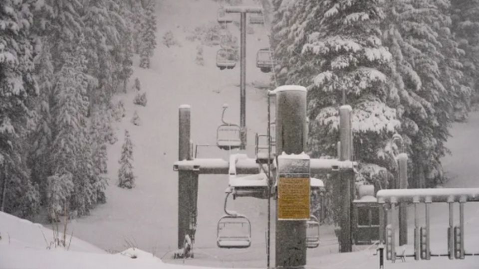 Mammoth Mountain ya cuenta con la capacidad para que los turistas que gustan de llegar a este lugar  para esquiar practiquen esta actividad.