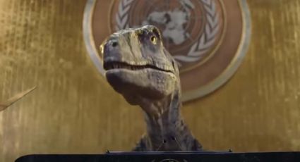 VIDEO: Dinosaurio invade la ONU para advertir sobre “desastres climáticos”