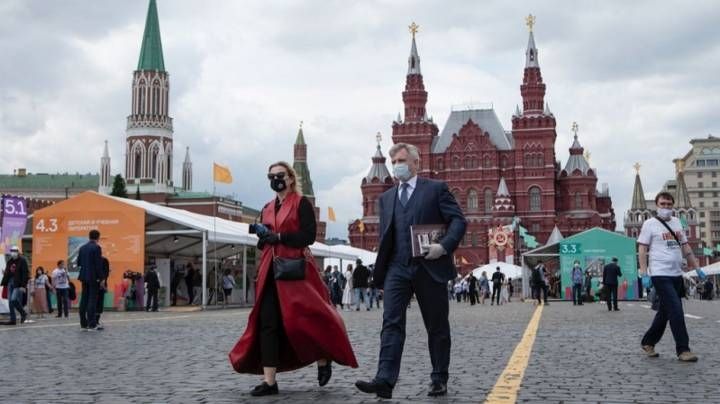 Nueva ola de contagios covid en Rusia deja más casos positivos y muertes