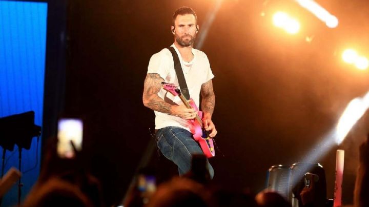 VIDEO: Adam Levine recibe fuertes críticas por rechazar fan en concierto