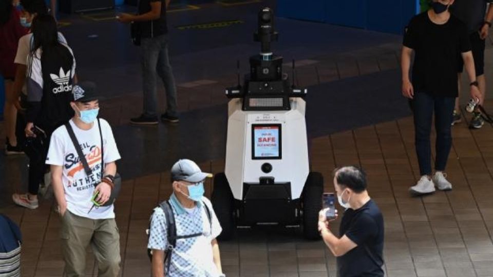 Xavier, como se le suele llamar, es un robot especializado para mandar alertas a los infractores de las normas sociales