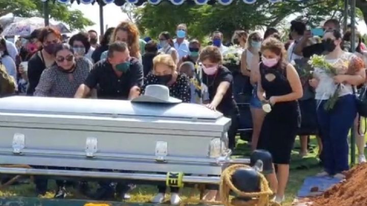 VIDEO: Así sepultaron a Octavio Ocaña en su natal, Villahermosa, Tabasco