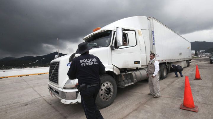 Supuesta banda "travesti" asalta a transportistas; FGE de Coahuila investiga