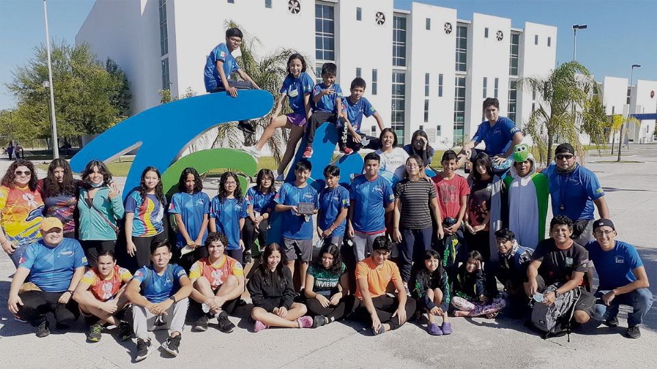 La Selección de Natación de Nuevo Laredo se bañó de bronce en el campeonato estatal en Ciudad Victoria.