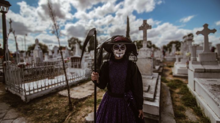 Alexa Salgado la pequeña que visita el panteón vestida de Catrina