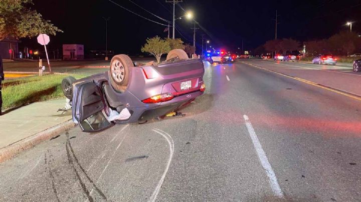 LAREDO, TX: Aparatosa volcadura en el Bulevar del Mar