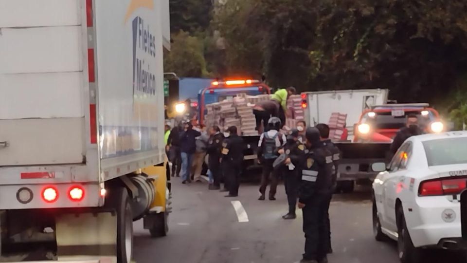 El percance también ocasionó la muerte de un automovilista y su mascota pues luego del impacto