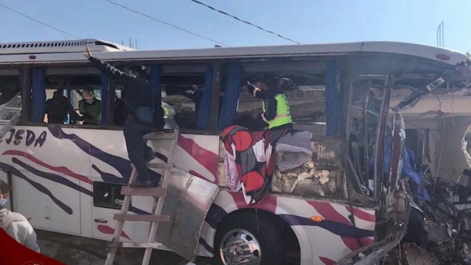 Los muertos viajaban en la unidad al quedar prensados.