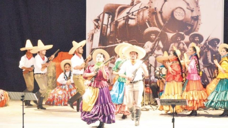 nEl Teatro de la Ciudad presentó el espectáculo multidisciplinario para conmemorar el 111 aniversario de la Revolución Mexicana.
