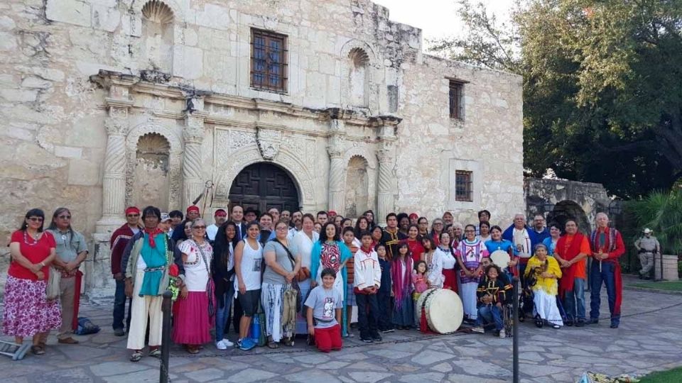 no quieren que se remueva un cementerio que se encuentra abajo del edificio