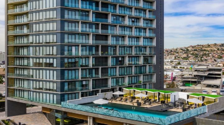 FUERTES IMÁGENES: Hombre cae del piso 25 de un edificio en Tijuana