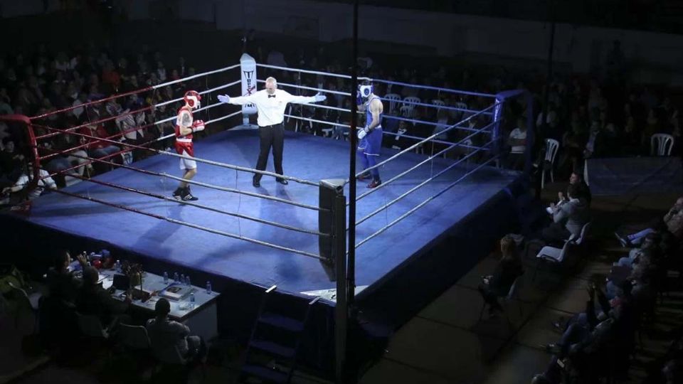 El boxeador de 24 años, del peso supergallo, recibió una serie de golpes en la cabeza antes de ser noqueado