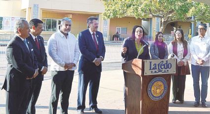 Dan bienvenida a los visitantes tras reapertura de frontera México - Estados Unidos