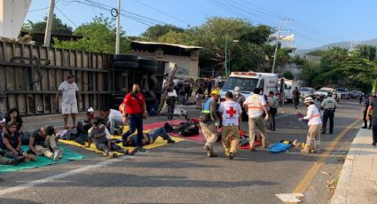 Operador se dio a la fuga tras volcadura de camión de migrantes en Chiapas