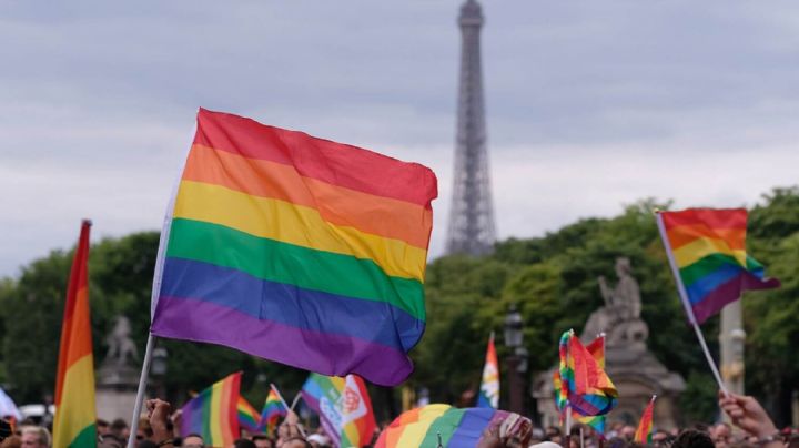 Francia prohíbe terapias de conversión para la comunidad LGBT