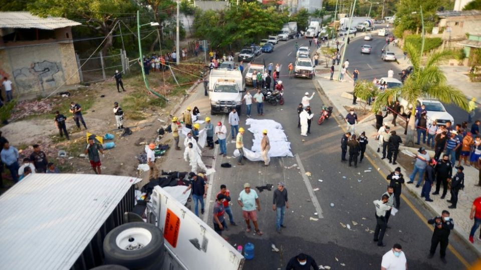 El camión iba repleto de migrantes ocultos en la caja.