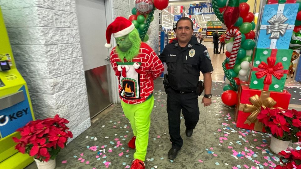 El verde y peludo personaje fue detenido en un centro comercial de la localidad