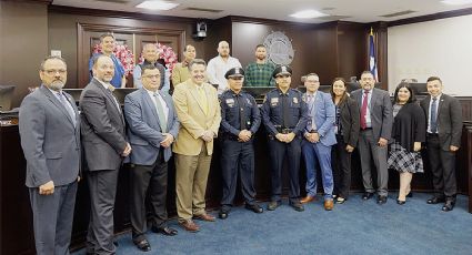 Héroe local: Reconocen a policía de Laredo que salvó vida de mujer rehén