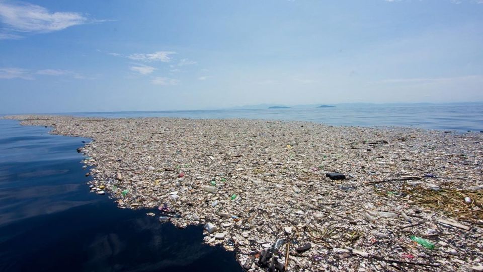 La basura generada por los humanos sigue extendiéndose por los océanos dando vida a las llamadas islas de plástico.